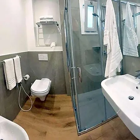 Niagara Hotel 3*